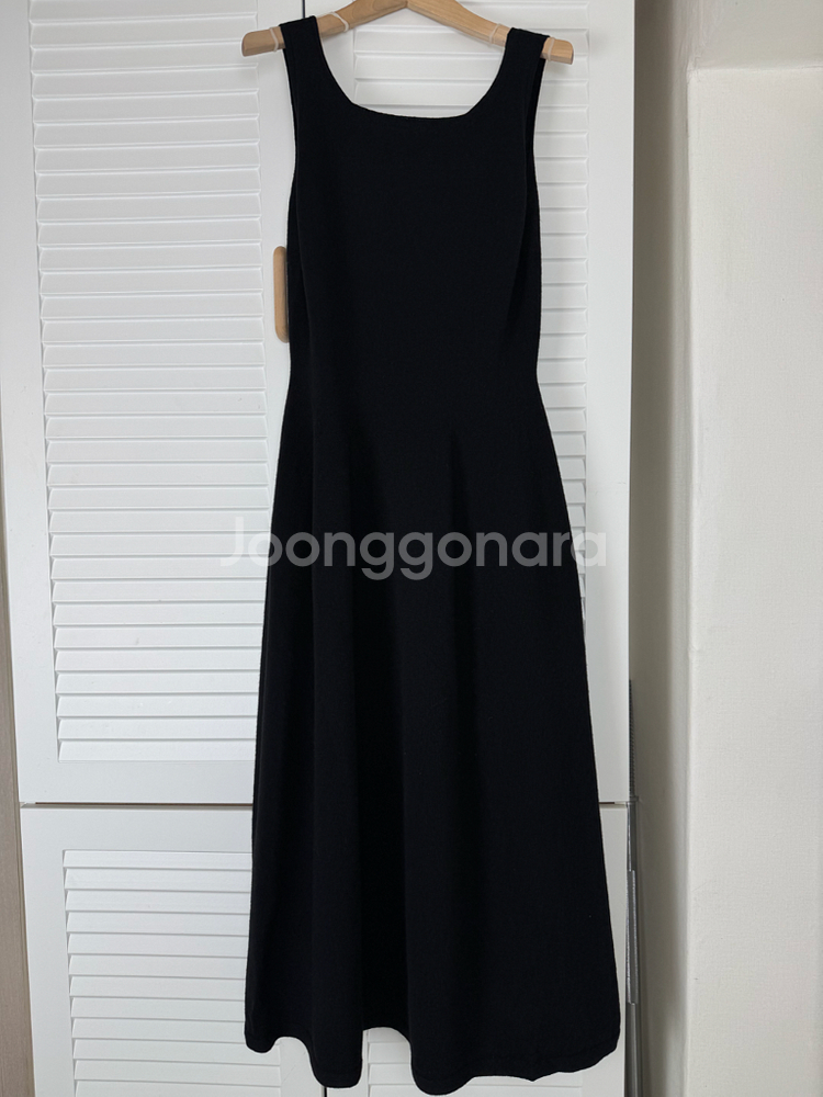 더캐시미어 블랙 슬리브리스 원피스 24ss--0