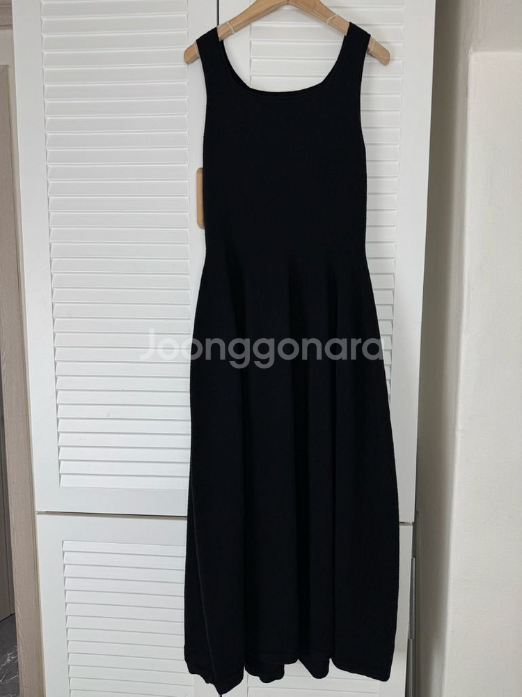 더캐시미어 블랙 슬리브리스 원피스 24ss--3