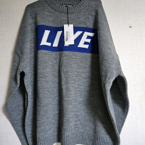 네스티팜 라이브 로고 니트 스웨터