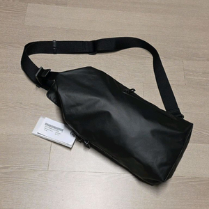 만다리나덕 슬링백 새제품 남녀공용