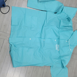 배달의 민족 커넥트 우비 상하의 세트입니다