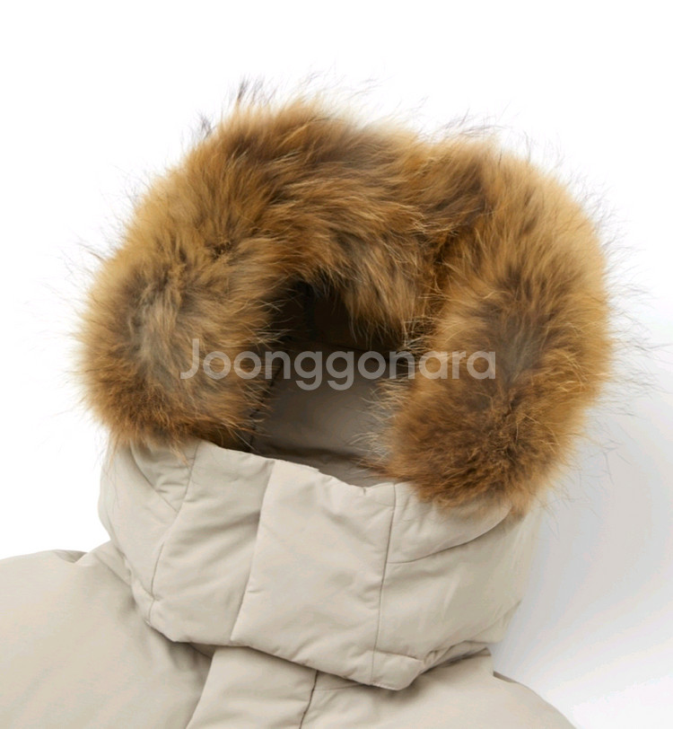 새상품) 공용 널디 리얼퍼 미드 다운자켓 베이지--2