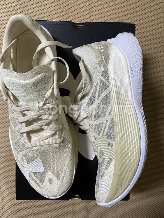 언더아머 벨로시티 엘리트 2 (265mm 카본화) 팝니다--3