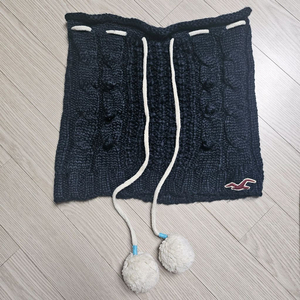 홀리스터 넥워머, 반팔티, 숏데님스커트 전체 미착용