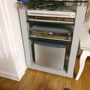 DVD 플레이어 & Xcanvas 스피커 수납장, 서라운드 스피커 4개