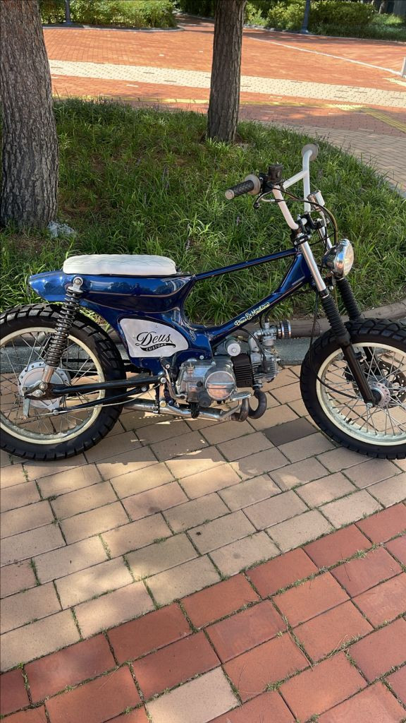 크라시코 게러지 언더본 커스텀 오토바이 이미지