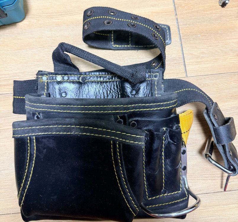 디월트 통가죽공구집 이미지