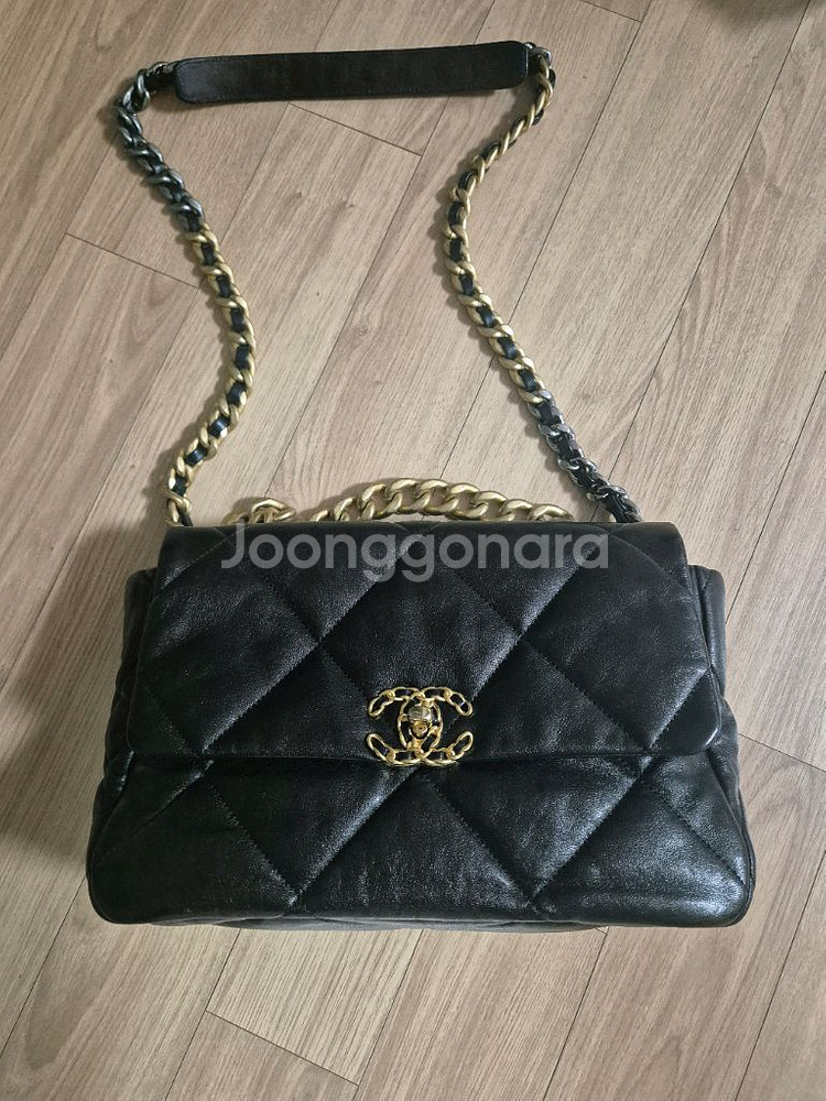 샤넬19백 라지 사이즈 팝니다--0