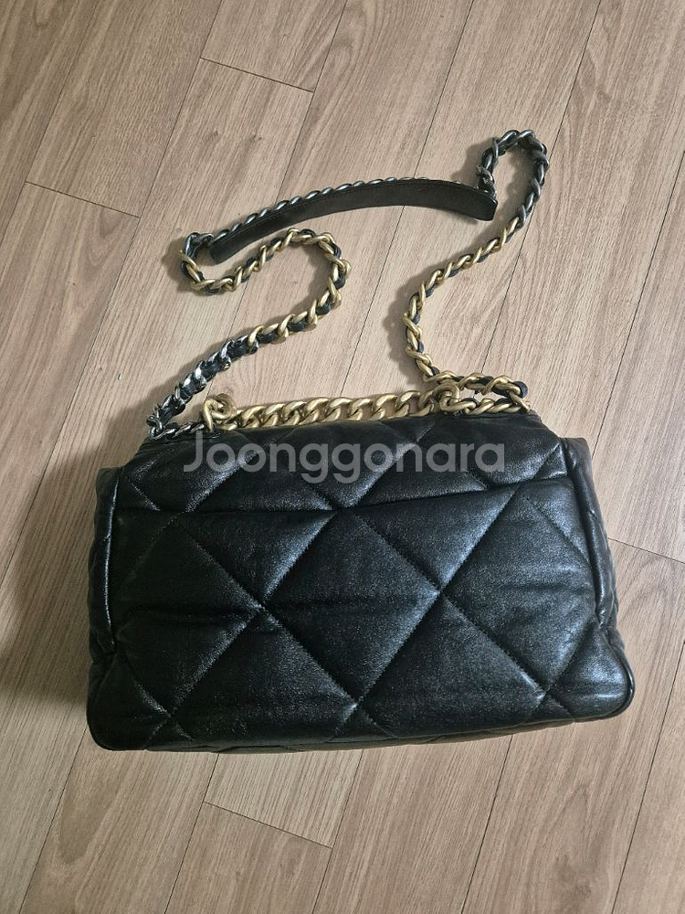 샤넬19백 라지 사이즈 팝니다--1