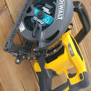 디월트 DCS577 원형톱