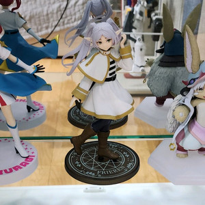 장송의 프리렌 피규어