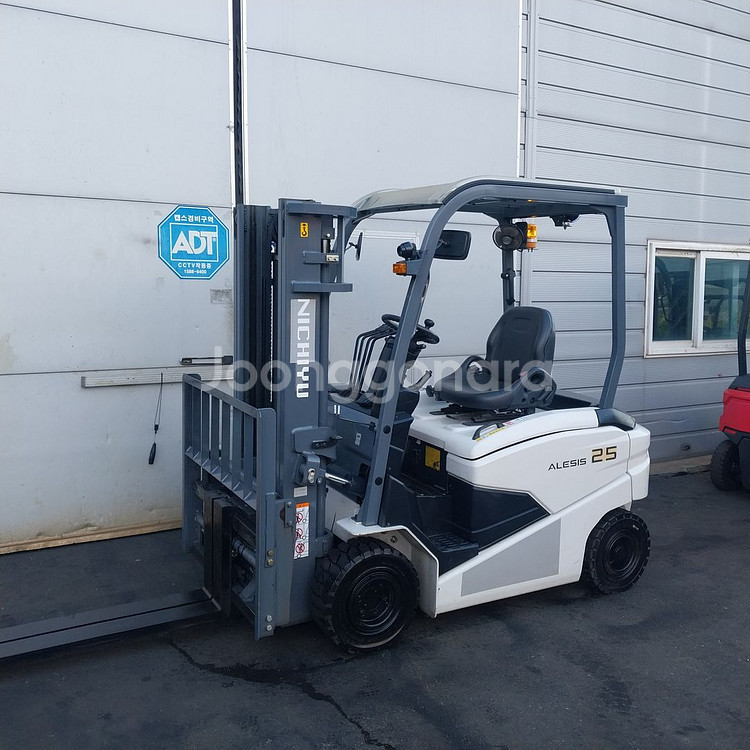 니찌유 전동지게차 2.5톤 사이드쉬프트장착 자동발양개식 복합형 2020년식--4