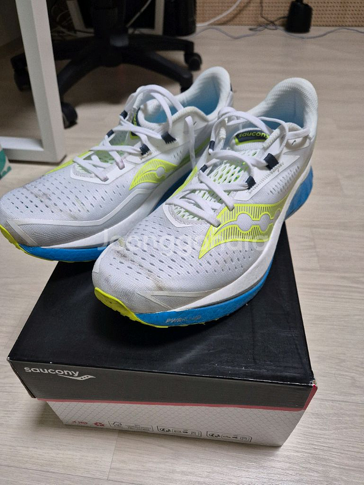 써코니 엔돌핀 스피드4 300사이즈 팜(10/20 구매)--0