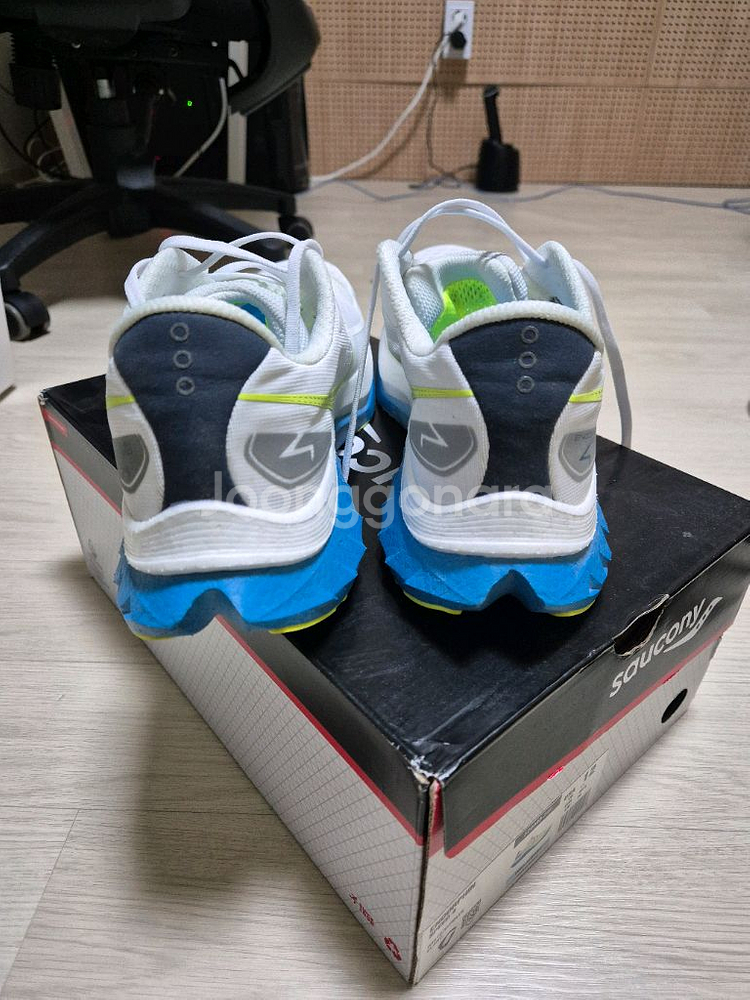 써코니 엔돌핀 스피드4 300사이즈 팜(10/20 구매)--1