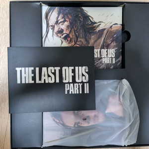 PS4 라스트 오브 어스 파트2 컬렉터즈 에디션 일부