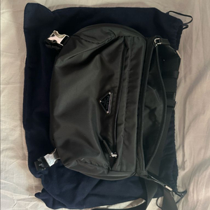 프라다 바이커백 미디움