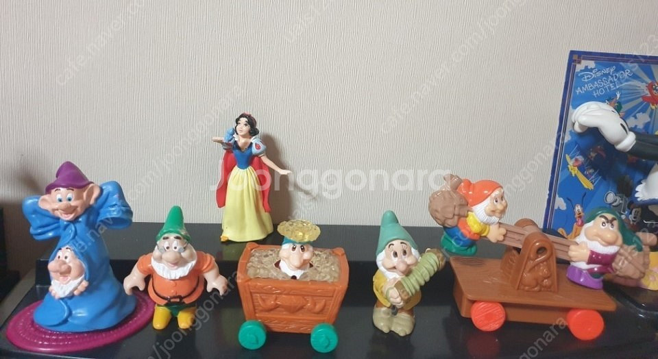디즈니14 백설공주 피규어 벳지 액자 판매합니다--3