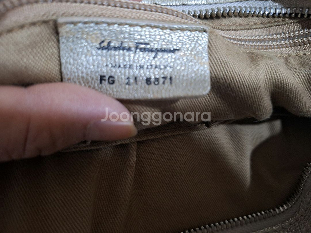 (정품)페라가모 숄더백--3