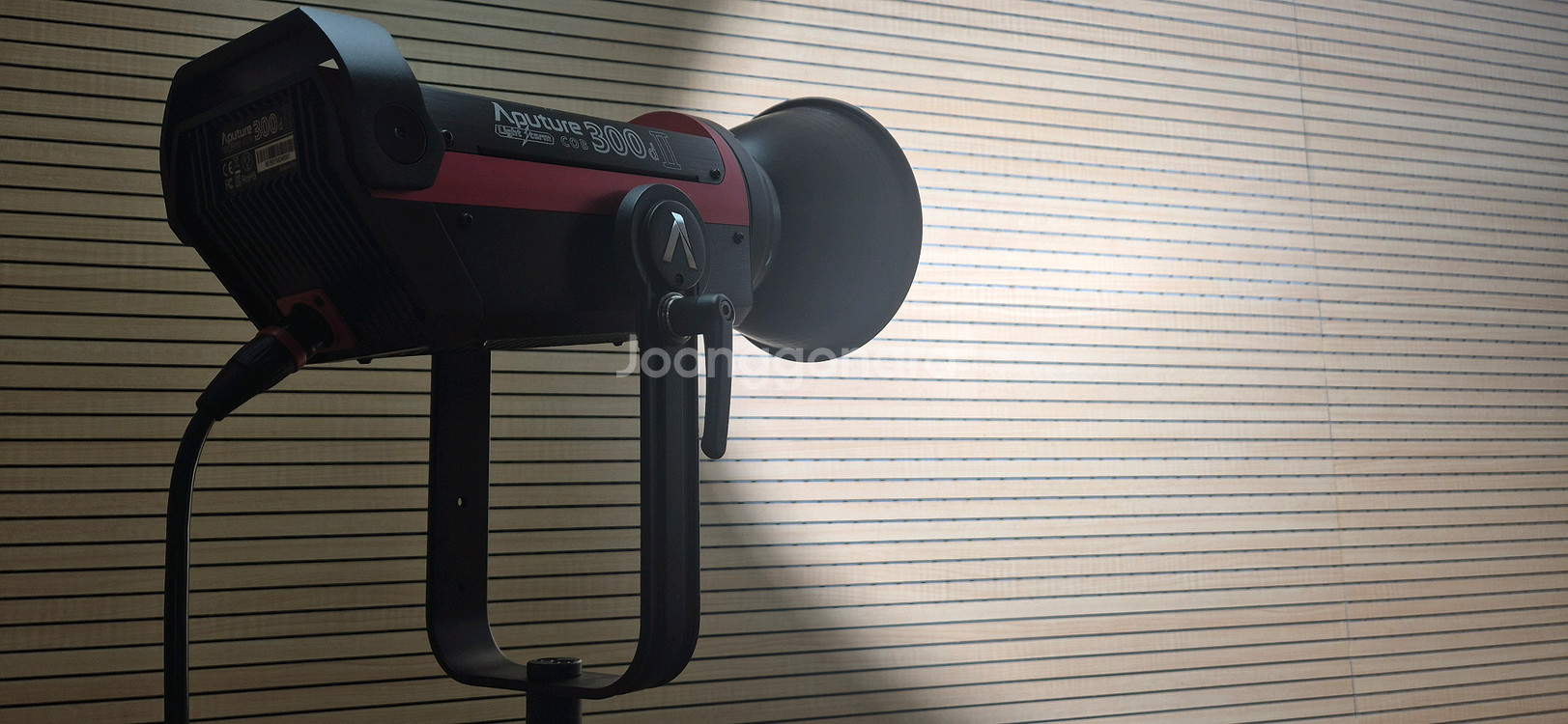 (조명)어퓨쳐 COB 300d II + 라이트돔 II--1