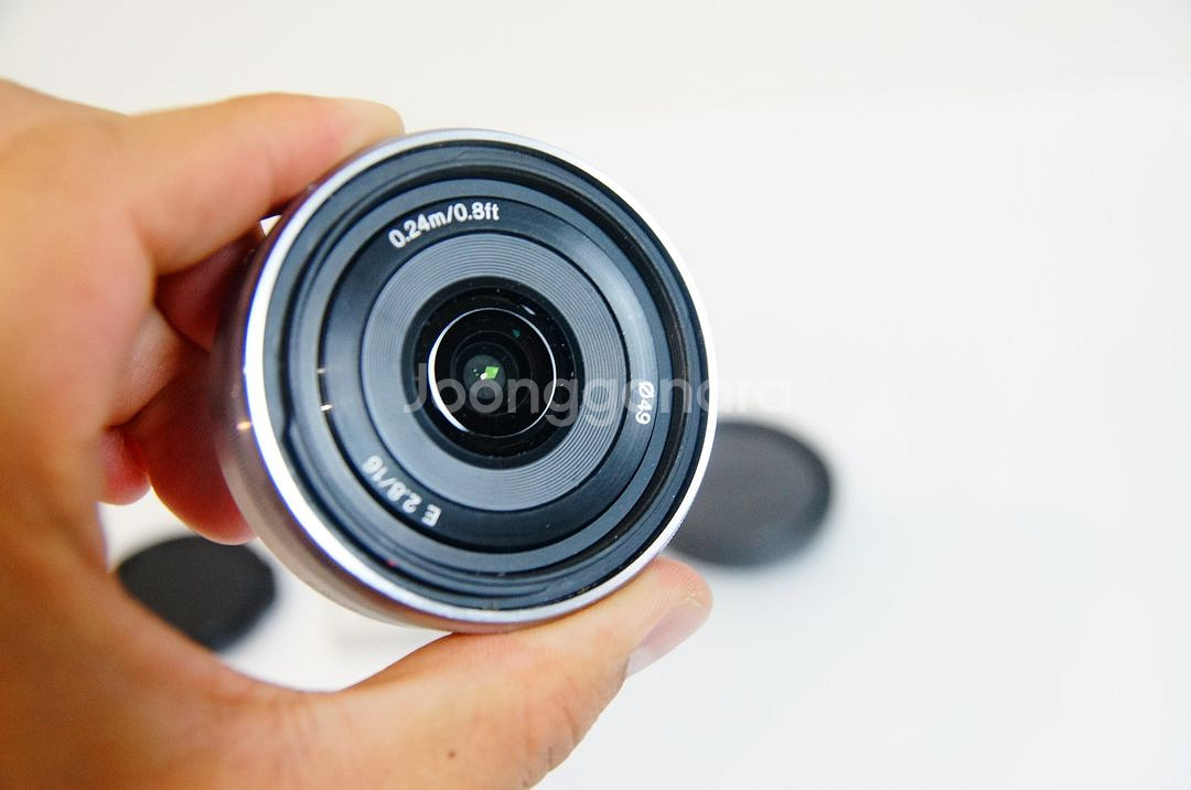 [소니] SEL 16mm f2.8 미러리스용 광각렌즈--1