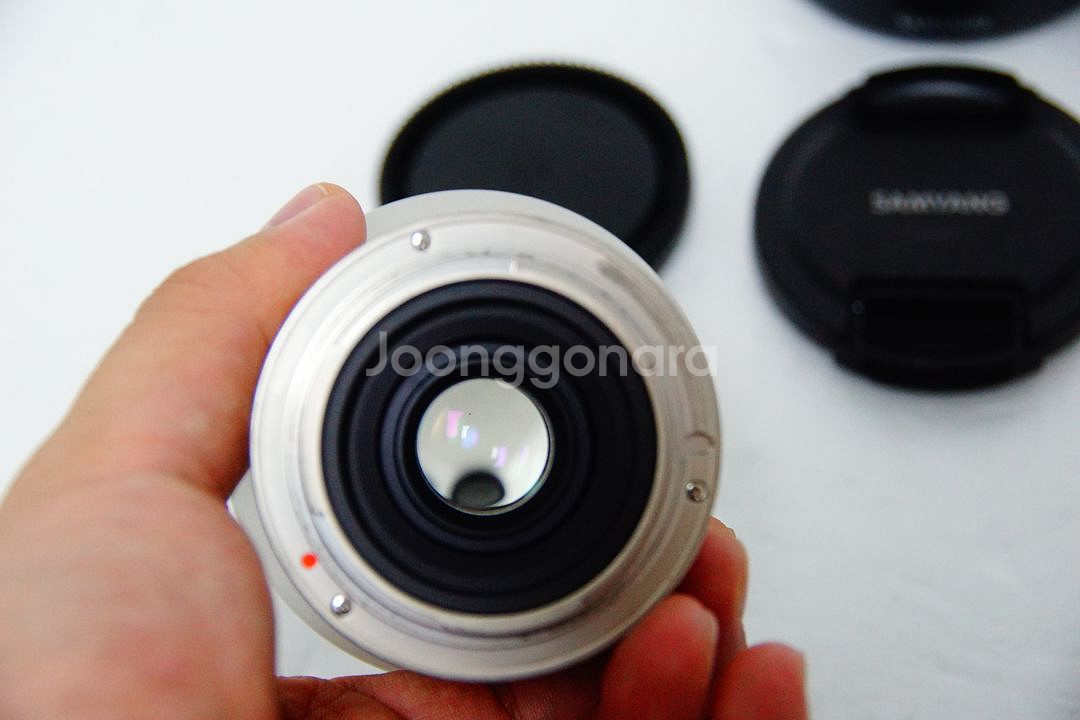 [소니용] 삼양 12mm f2.0 MF 실버 렌즈팝니다--2