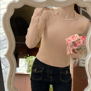 아뜨랑스 로우 홀터 스트랩 보트넥 새상품