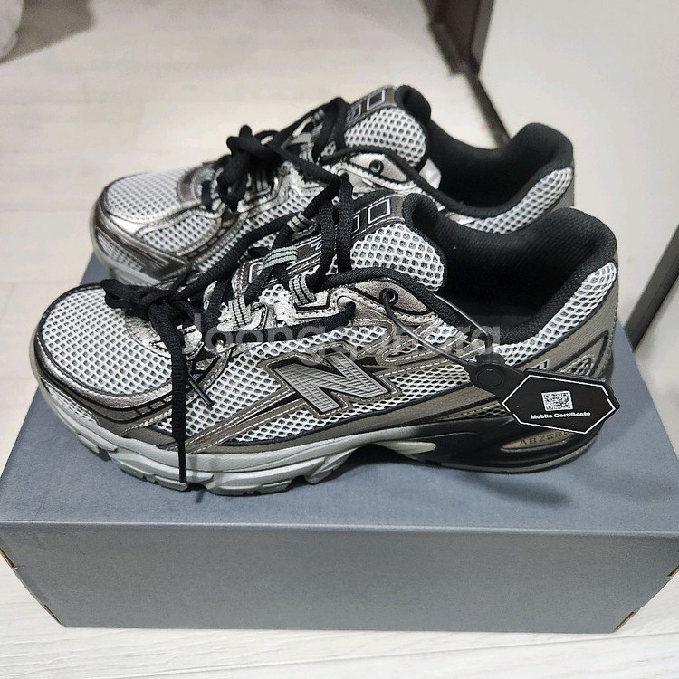 새상품 260mm 뉴발란스 740 다크 실버 블랙--0