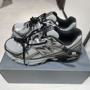 새상품 260mm 뉴발란스 740 다크 실버 블랙