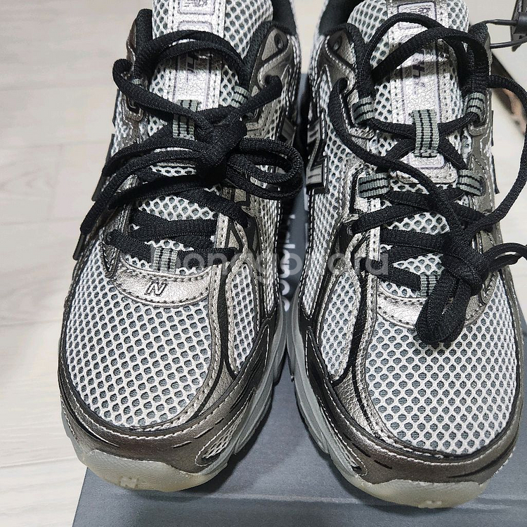 새상품 260mm 뉴발란스 740 다크 실버 블랙--1