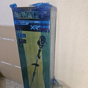 디월트 무선예초기 DCM5713N 본체 새상품 택포