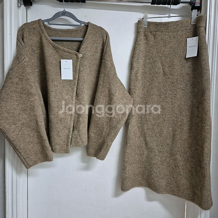 울 니트 셋업 (가디건+스커트)--0