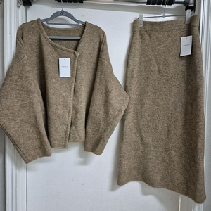 울 니트 셋업 (가디건+스커트)