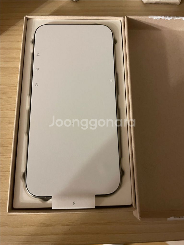 아이폰15프로 256기가 내추럴 티타늄 리퍼새폰 팝니다--1