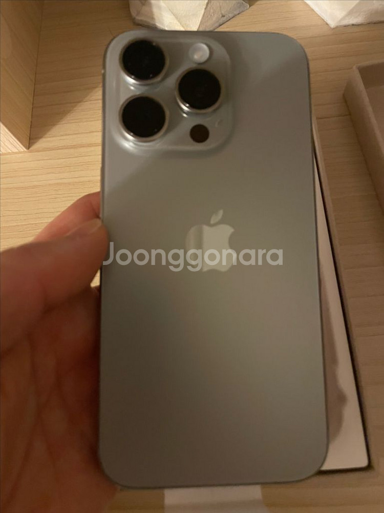 아이폰15프로 256기가 내추럴 티타늄 리퍼새폰 팝니다--0