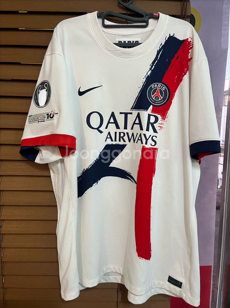 25-26 파리생제르망 흐비차 유니폼--1