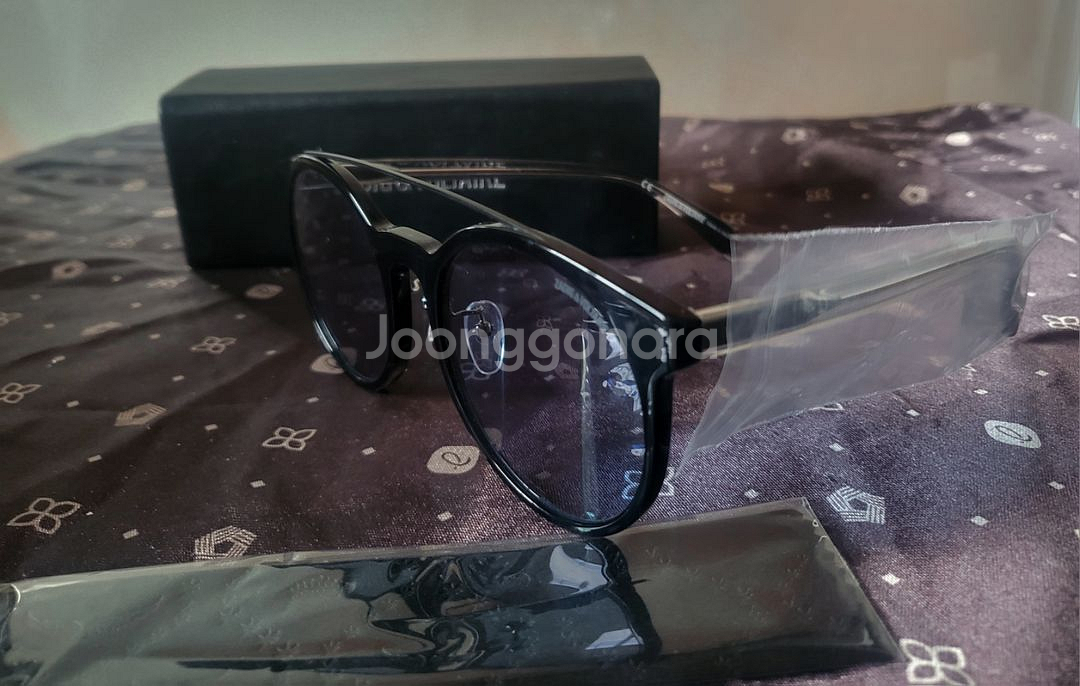 [미사용 새상품] 쟈딕앤볼테르 틴트 선글라스--2