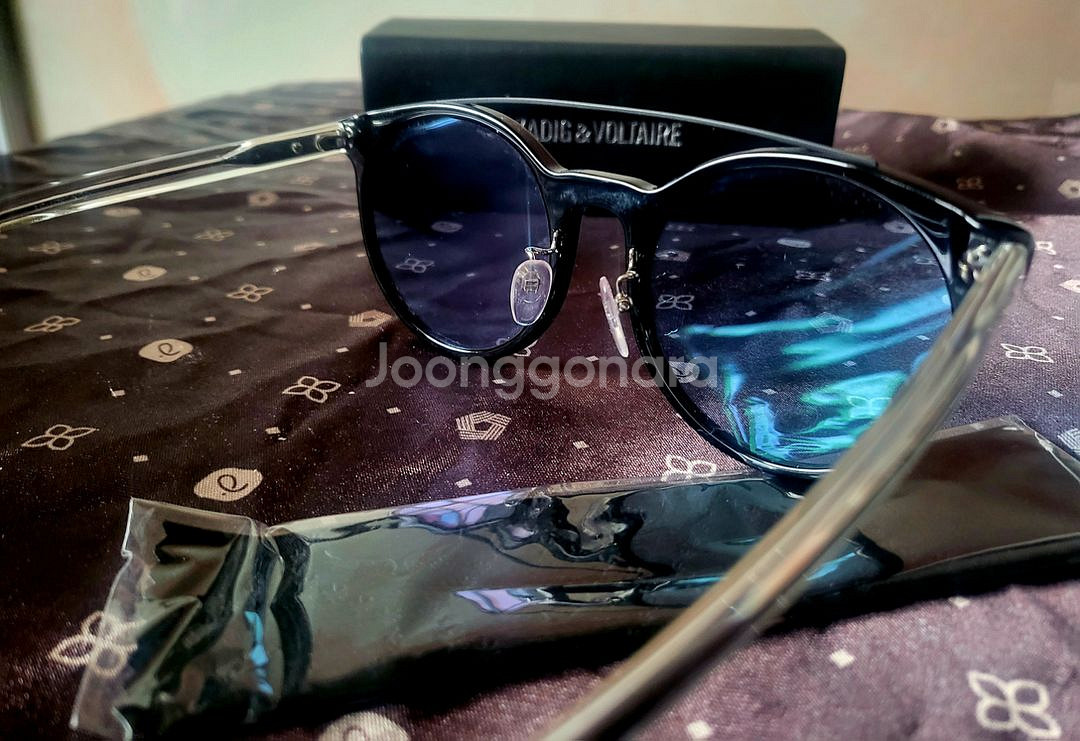 [미사용 새상품] 쟈딕앤볼테르 틴트 선글라스--3