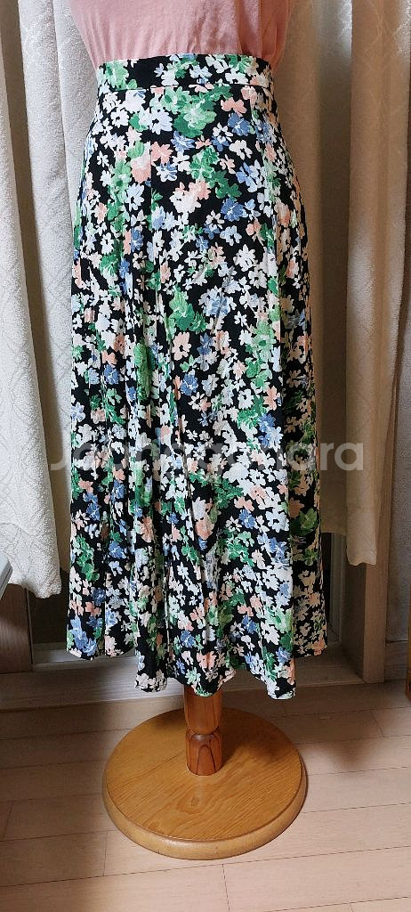 4300원 물티슈 드려요 플라워 패턴 롱 스커트 스--0