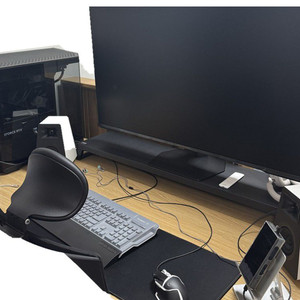 초고사양 컴퓨터(인텔 285K + 5080)와 43인치 4K 모니터 세트 판매