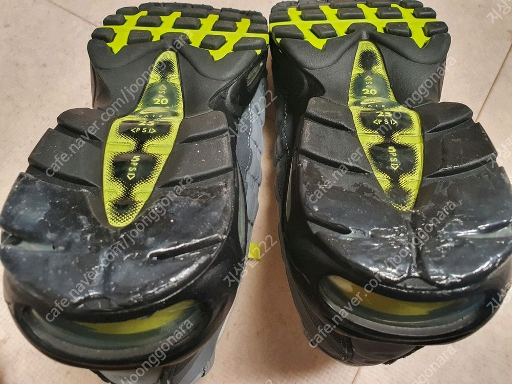 2020 나이키 에어맥스95 형광 275사이즈 새상품 이미지