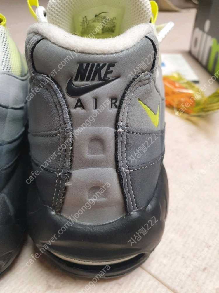 2020 나이키 에어맥스95 형광 275사이즈 새상품 이미지