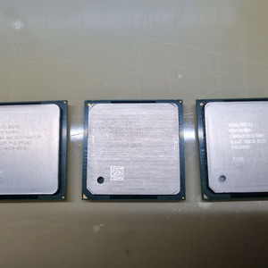 소장용 옜날 CPU 팬티엄4 1.8Ghz, 2.4Ghz, 2.8Ghz 3개팝니다.