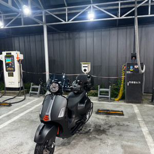 베스파 신형gts300 25년식 아크라포빅