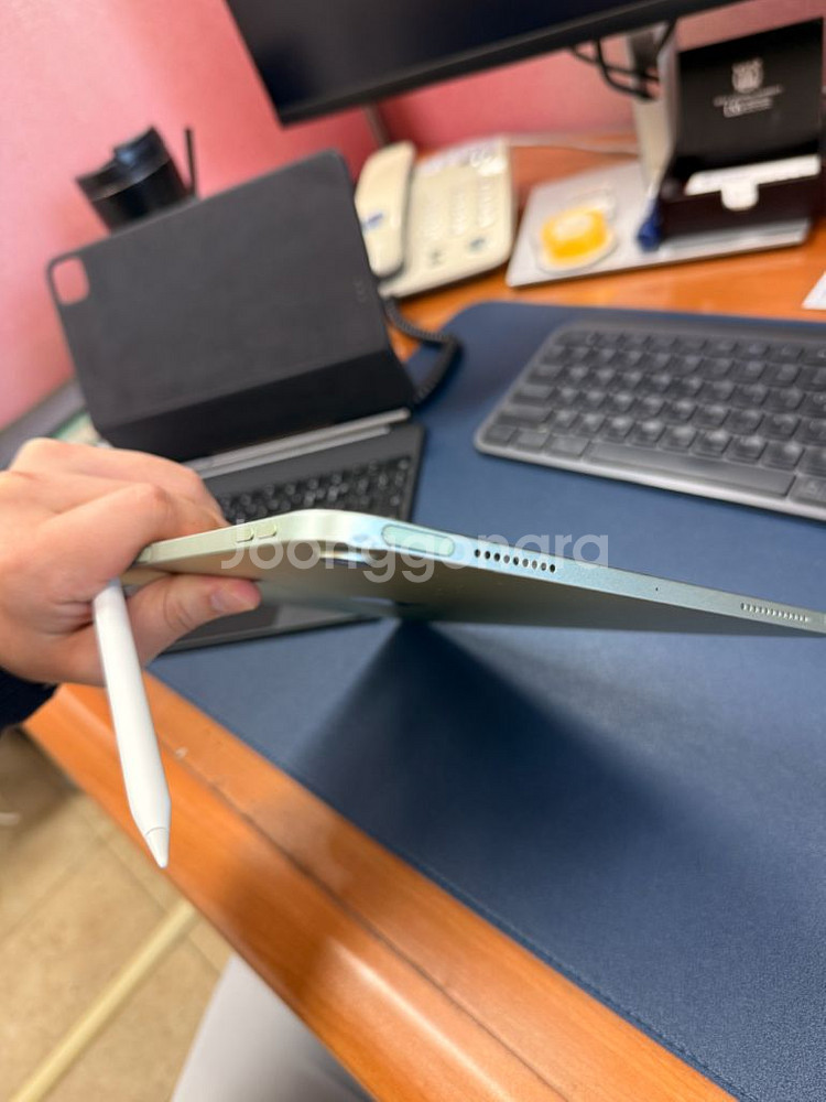 아이패드 에어 4 64GB + 애플펜슬2세대 + 매직키보드--5