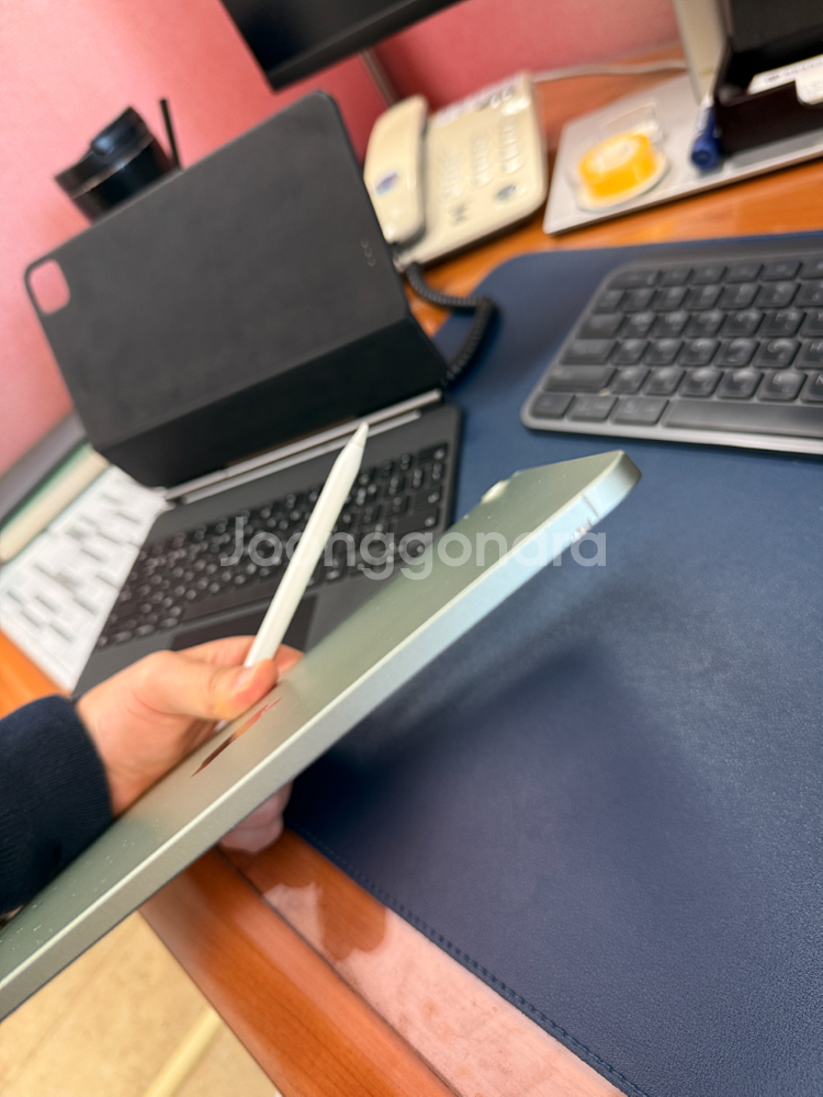 아이패드 에어 4 64GB + 애플펜슬2세대 + 매직키보드--6