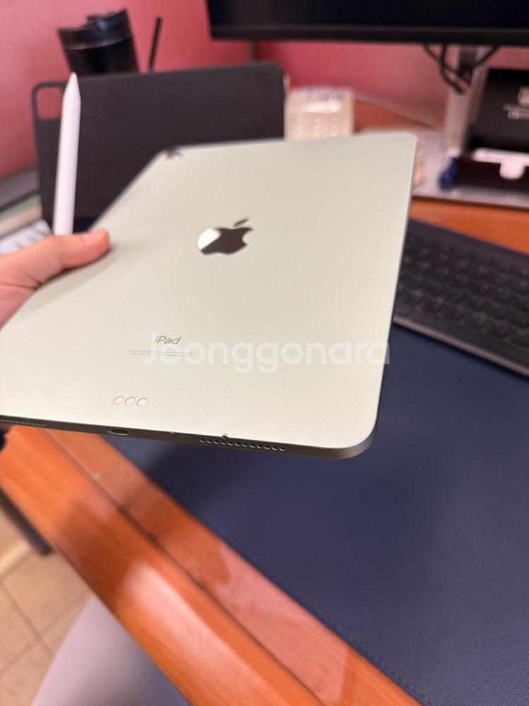 아이패드 에어 4 64GB + 애플펜슬2세대 + 매직키보드--3
