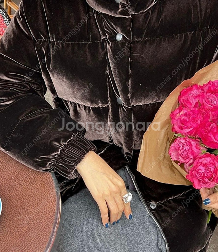 코스모폴리탄 줄라이 예지스 벨벳 패딩--0