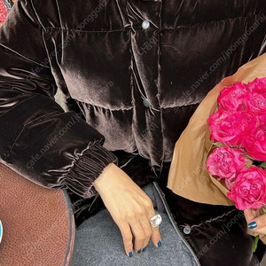 코스모폴리탄 줄라이 예지스 벨벳 패딩