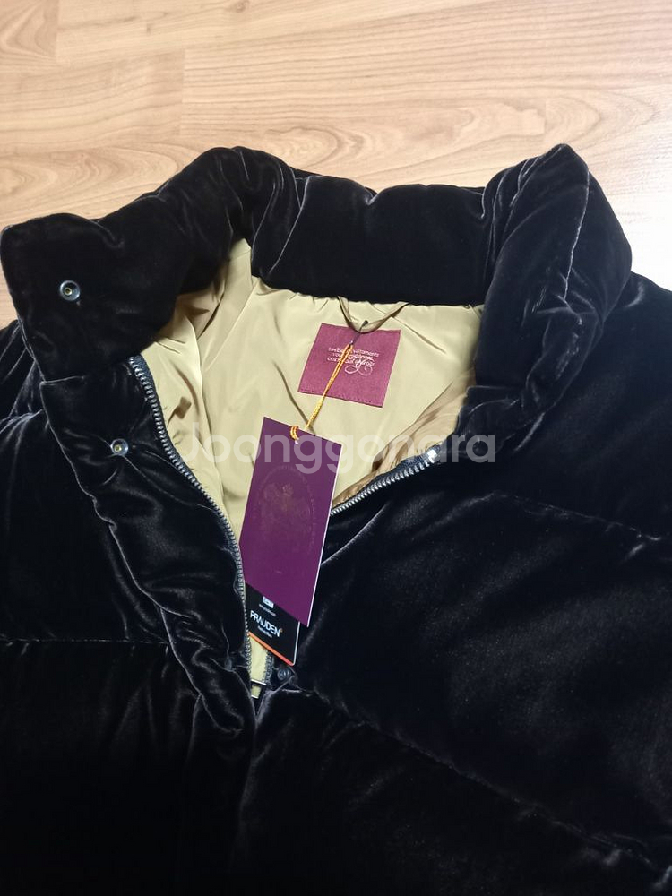 코스모폴리탄 줄라이 예지스 벨벳 패딩--3