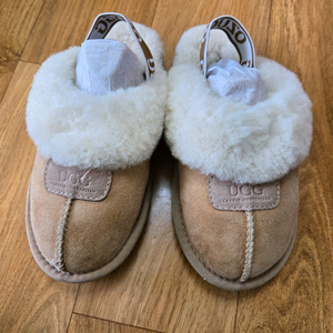 어그 코게트 슬리퍼 샌드 35사이즈(210사이즈) 키즈